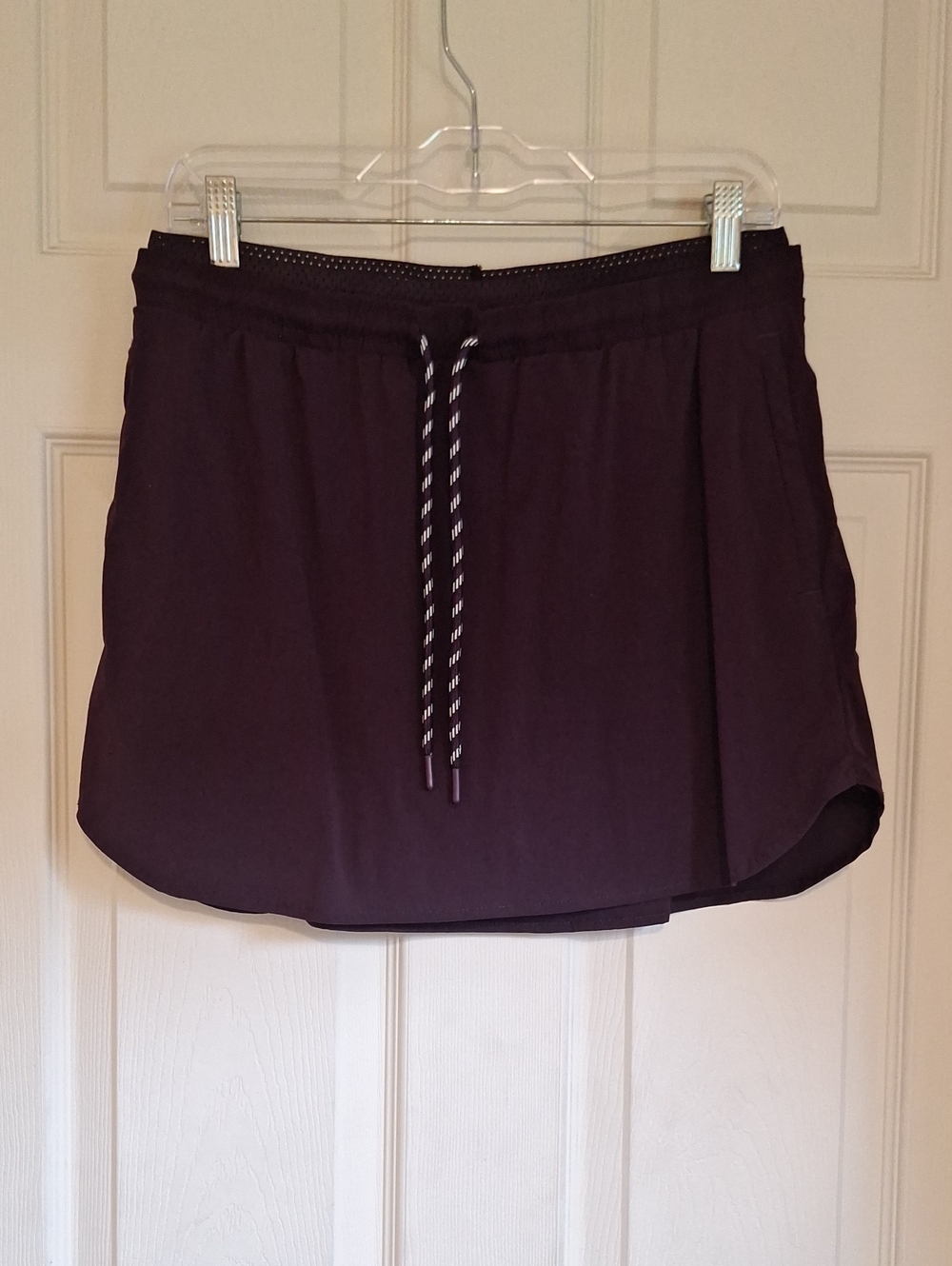 Woven Trek Skort in Plum Night - Size L
